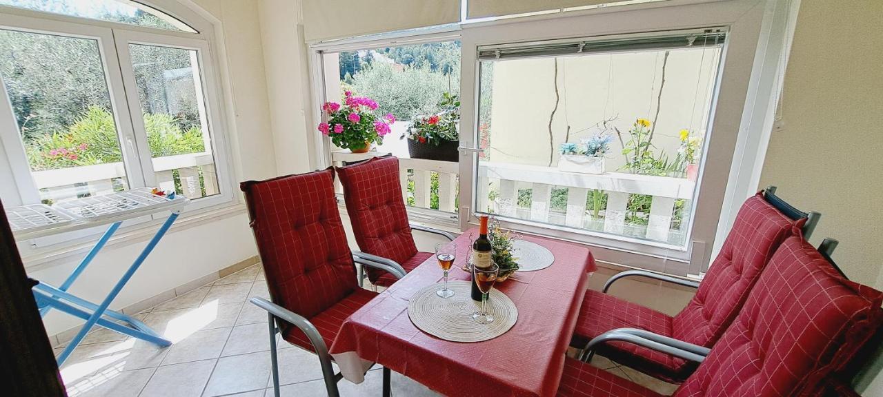 פוצ'ישצ'ה Apartments Darija & Pero מראה חיצוני תמונה