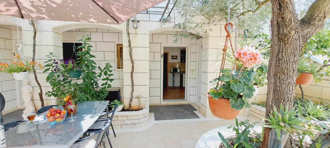 פוצ'ישצ'ה Apartments Darija & Pero מראה חיצוני תמונה