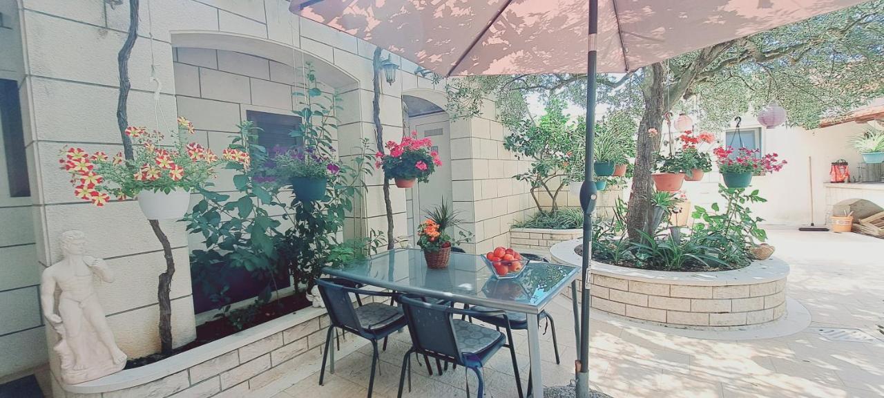 פוצ'ישצ'ה Apartments Darija & Pero מראה חיצוני תמונה