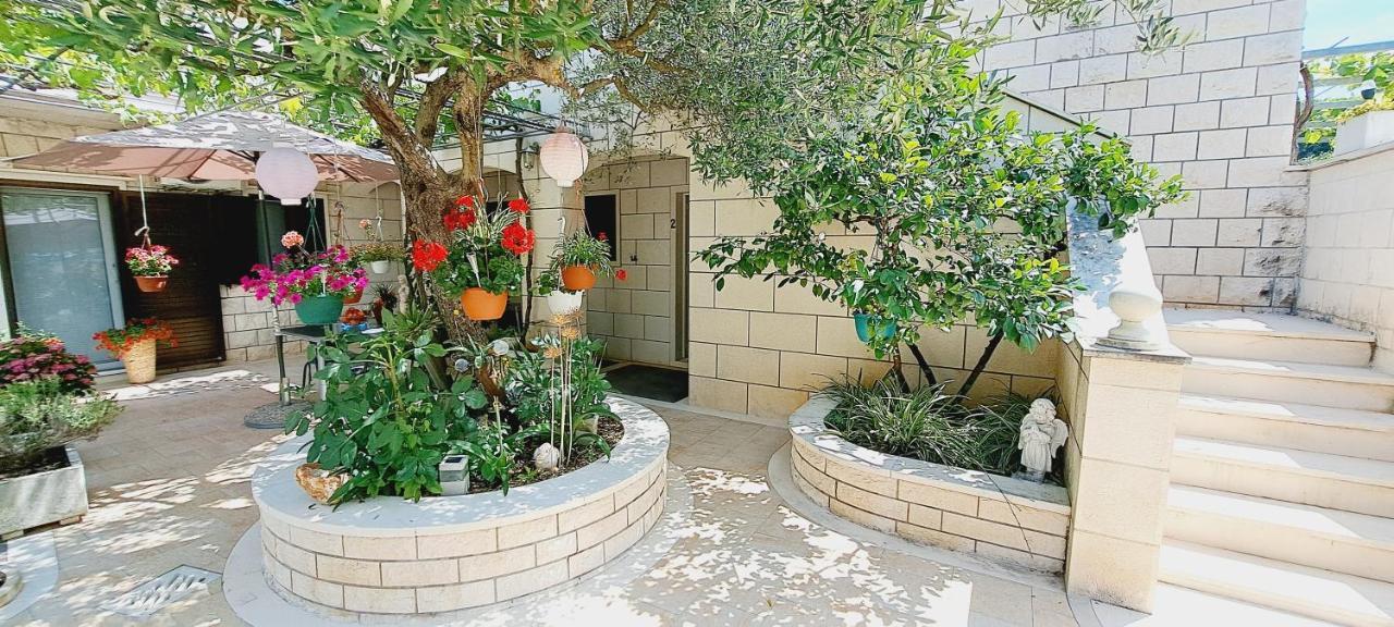 פוצ'ישצ'ה Apartments Darija & Pero מראה חיצוני תמונה