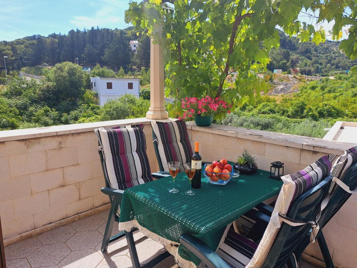 פוצ'ישצ'ה Apartments Darija & Pero מראה חיצוני תמונה