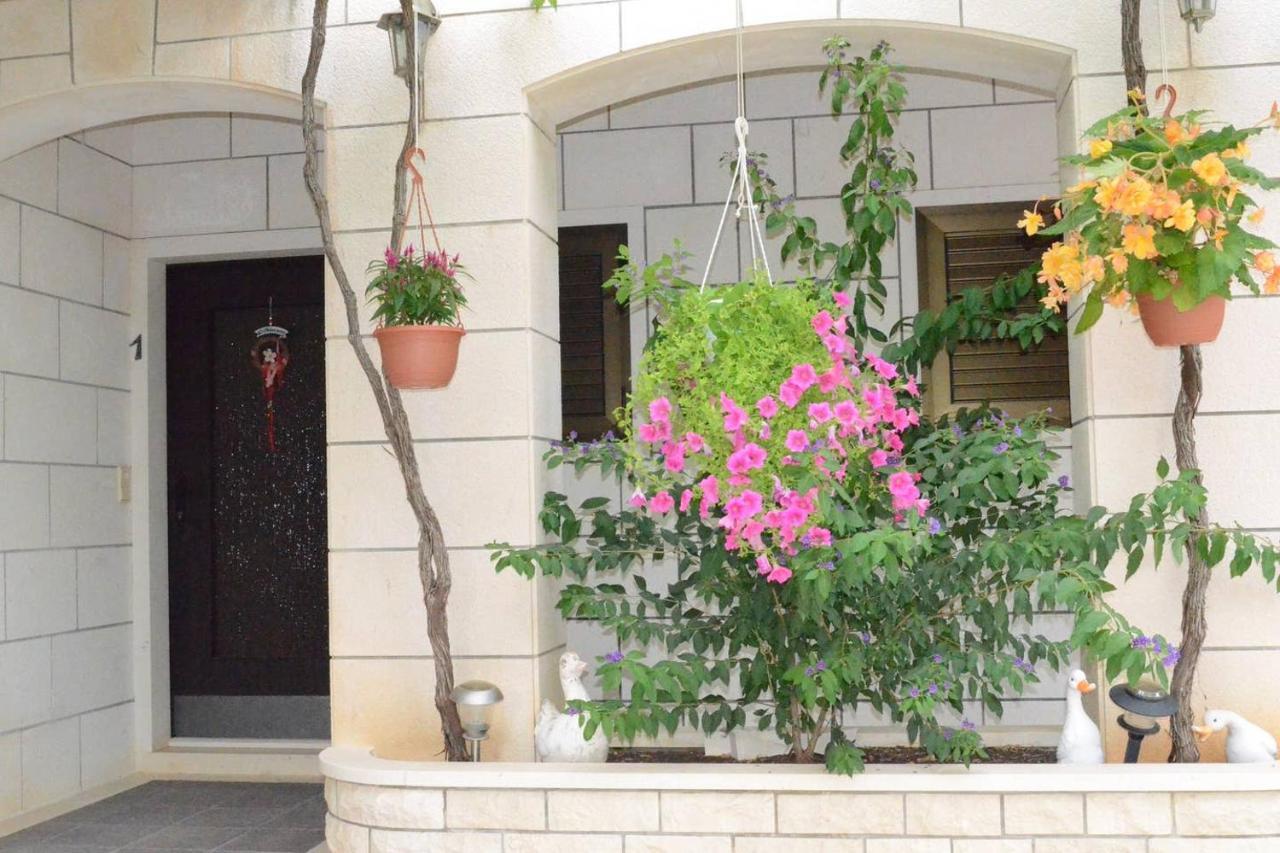 פוצ'ישצ'ה Apartments Darija & Pero מראה חיצוני תמונה