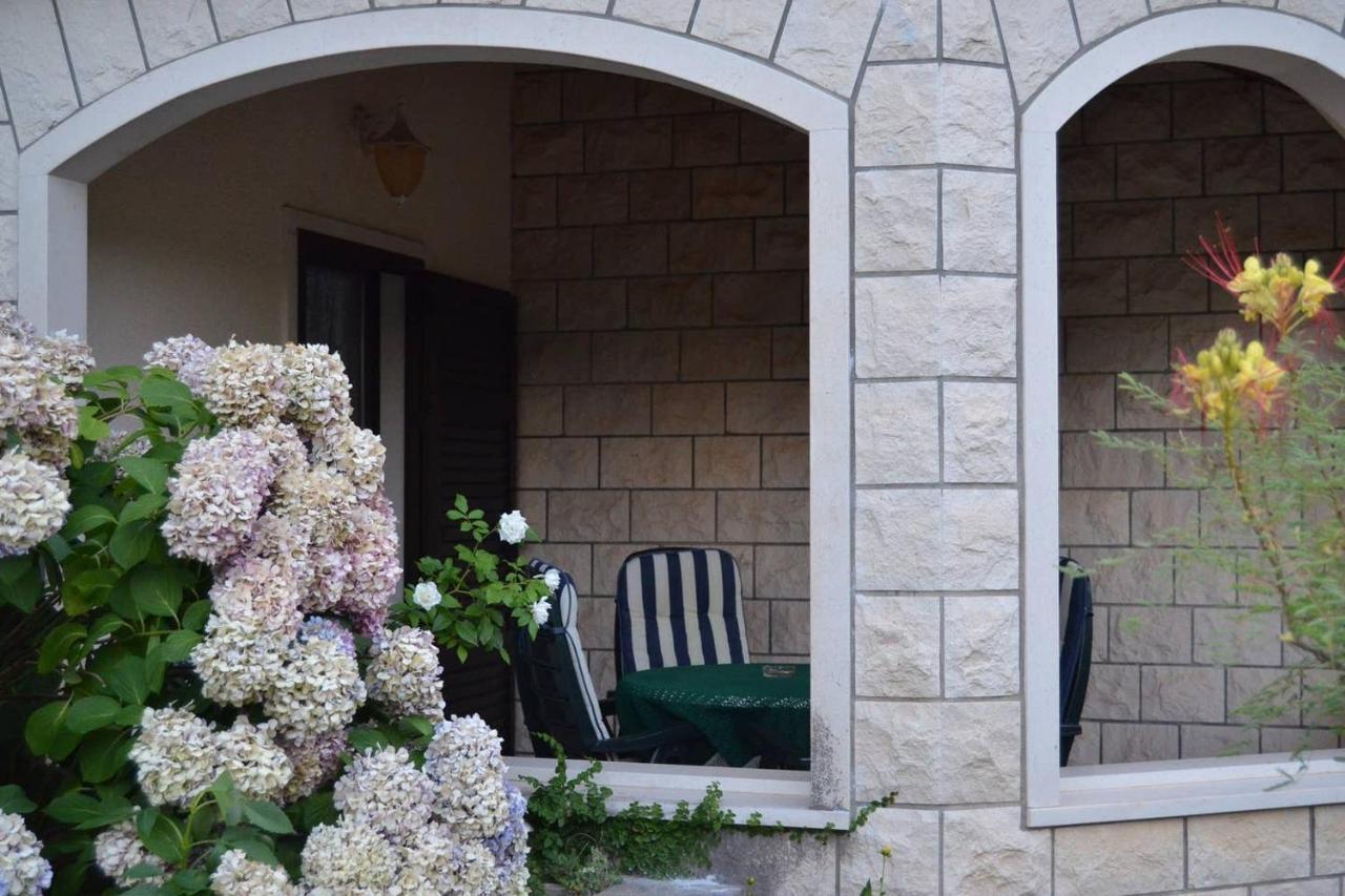 פוצ'ישצ'ה Apartments Darija & Pero מראה חיצוני תמונה