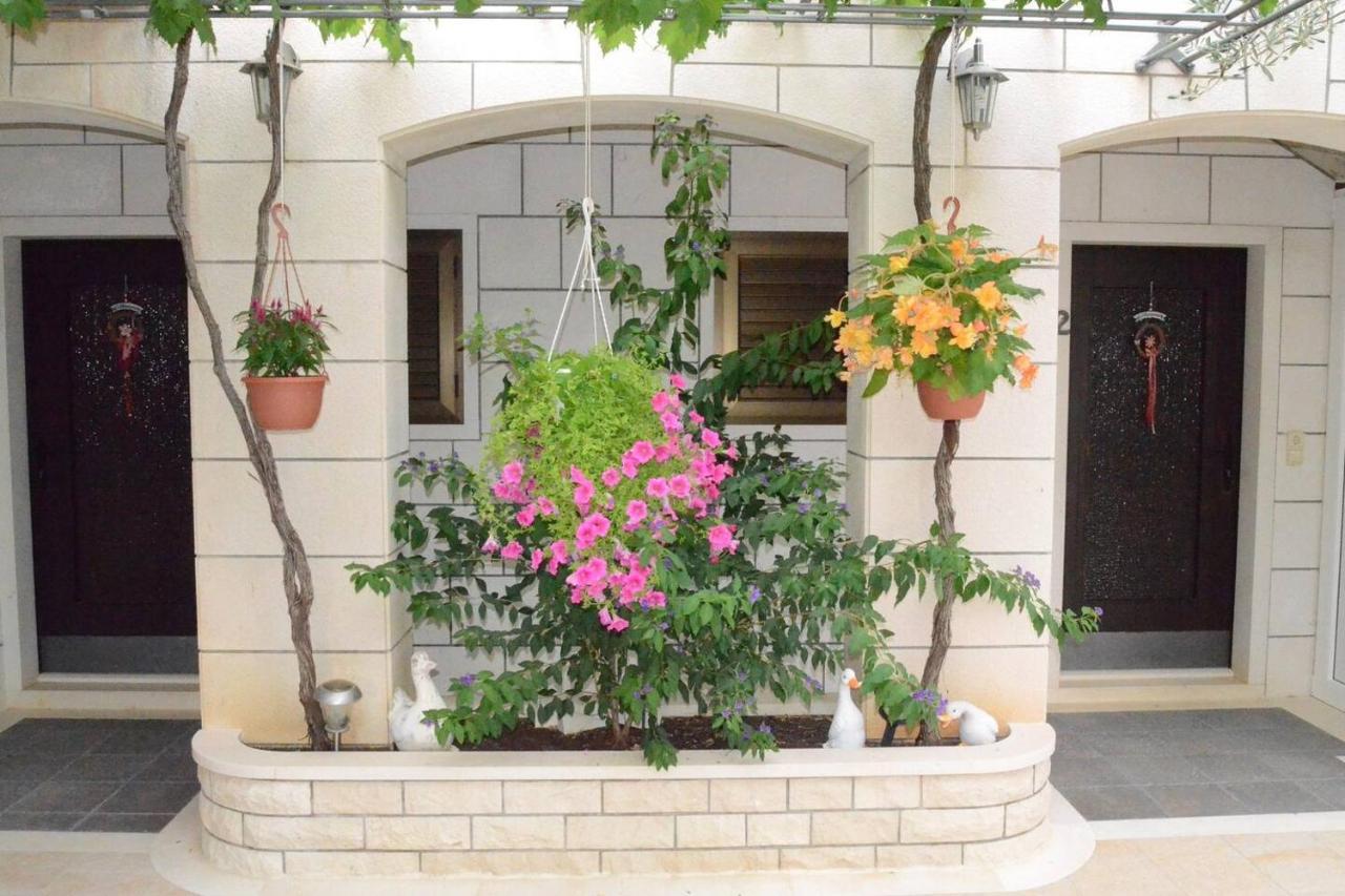 פוצ'ישצ'ה Apartments Darija & Pero מראה חיצוני תמונה